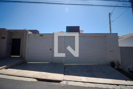 Casa de condomínio à venda com 690m², 4 quartos e 3 vagasFachada