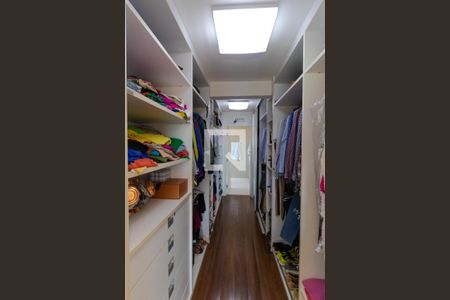 Casa de condomínio à venda com 690m², 4 quartos e 3 vagasCloset da Suíte 01