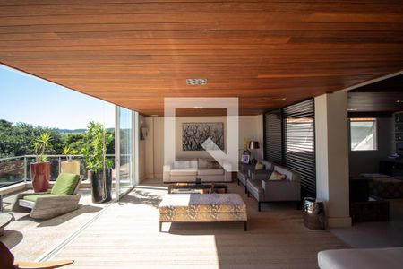 Casa de condomínio à venda com 690m², 4 quartos e 3 vagasSalas