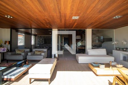 Casa de condomínio à venda com 690m², 4 quartos e 3 vagasSalas