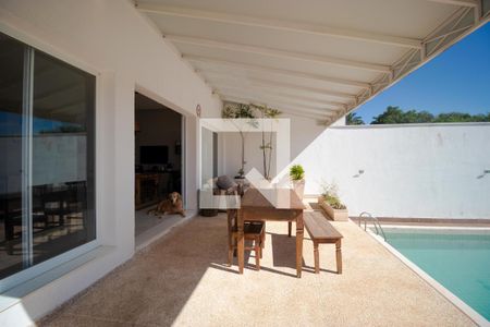 Casa de condomínio à venda com 690m², 4 quartos e 3 vagasVaranda