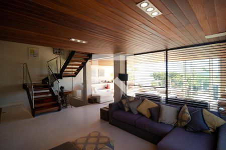 Casa de condomínio à venda com 690m², 4 quartos e 3 vagasSalas