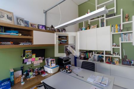 Casa de condomínio à venda com 690m², 4 quartos e 3 vagasEscritório