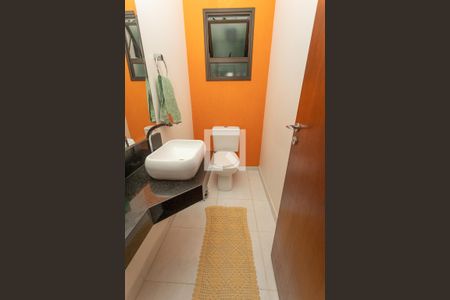 Lavabo  de casa à venda com 3 quartos, 198m² em Taboão, Diadema