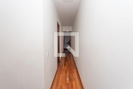 Corredor  de casa à venda com 3 quartos, 198m² em Taboão, Diadema