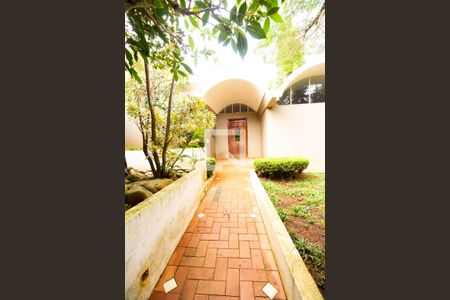 Casa para alugar com 550m², 4 quartos e 5 vagasEntrada