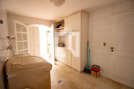 Casa para alugar com 550m², 4 quartos e 5 vagasLavanderia