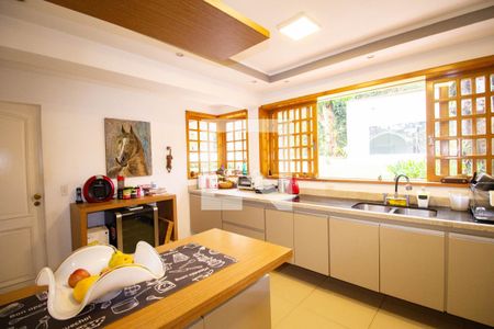 Casa para alugar com 550m², 4 quartos e 5 vagasCozinha