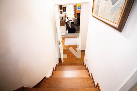 Casa para alugar com 550m², 4 quartos e 5 vagasEscada