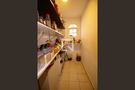 Casa para alugar com 550m², 4 quartos e 5 vagasDespensa