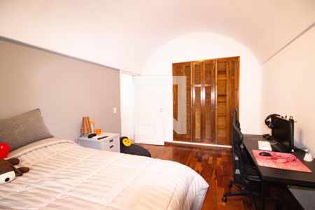 Casa para alugar com 550m², 4 quartos e 5 vagasquarto 4