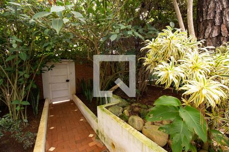 Casa para alugar com 550m², 4 quartos e 5 vagasEntrada