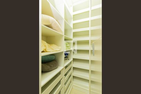 Casa para alugar com 500m², 2 quartos e 8 vagas Casa para alugar com 500m², 2 quartos e 8 vagasCloset da Suíte