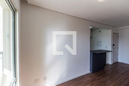 Sala de TV de apartamento à venda com 2 quartos, 68m² em Jardim Tupanci, Barueri