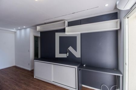 Sala de TV de apartamento à venda com 2 quartos, 68m² em Jardim Tupanci, Barueri