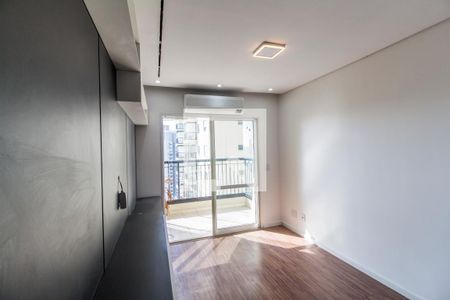 Sala de TV de apartamento à venda com 2 quartos, 68m² em Jardim Tupanci, Barueri