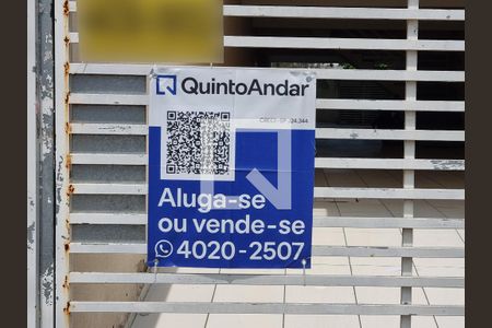 Apartamento à venda com 144m², 3 quartos e 2 vagas Apartamento à venda com 144m², 3 quartos e 2 vagasPlaquinha instalada no portão do imóvel