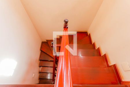 Casa à venda com 340m², 4 quartos e 3 vagasEscada