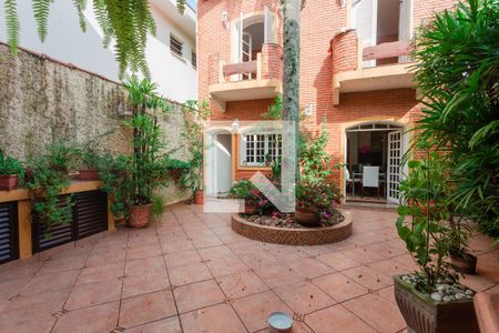 Casa à venda com 340m², 4 quartos e 3 vagasQuintal/Jardim