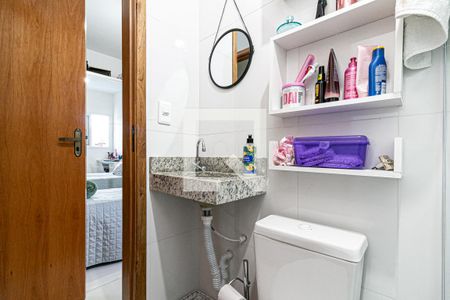 Casa de condomínio à venda com 78m², 3 quartos e 1 vaga Casa de condomínio à venda com 78m², 3 quartos e 1 vagaBanheiro da Suíte 2