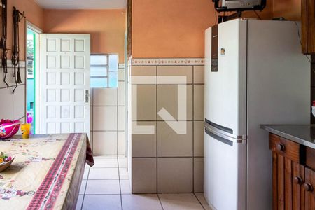 Casa à venda com 180m², 4 quartos e 2 vagas Casa à venda com 180m², 4 quartos e 2 vagasCozinha auxiliar com churrasqueira