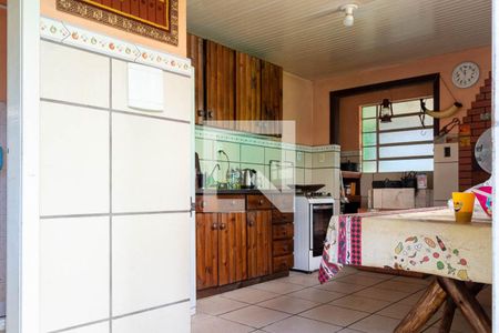 Casa à venda com 180m², 4 quartos e 2 vagas Casa à venda com 180m², 4 quartos e 2 vagasCozinha auxiliar com churrasqueira