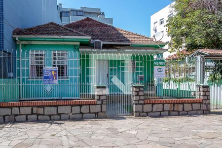 Casa à venda com 180m², 4 quartos e 2 vagas Casa à venda com 180m², 4 quartos e 2 vagasFachada