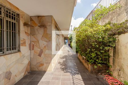 Casa à venda com 295m², 4 quartos e 5 vagasCorredor Lateral