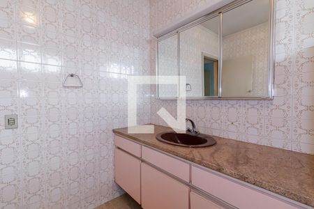 Casa à venda com 295m², 4 quartos e 5 vagasBanheiro da Suíte 1