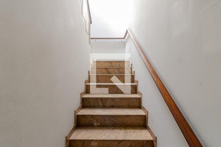 Casa à venda com 295m², 4 quartos e 5 vagasEscadas