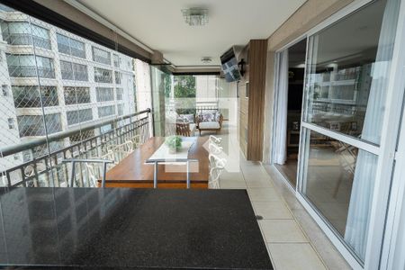 Apartamento à venda com 182m², 4 quartos e 3 vagas Apartamento à venda com 182m², 4 quartos e 3 vagasSacada