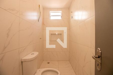 Banheiro de apartamento para alugar com 1 quarto, 40m² em Jardim Itu Sabará, Porto Alegre