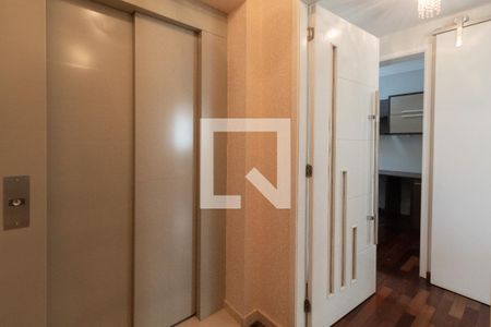 Apartamento à venda com 130m², 3 quartos e 3 vagasHall - acesso privativo 