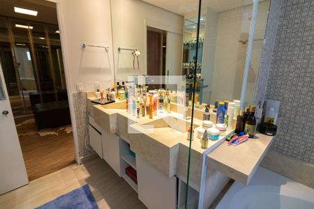 Apartamento à venda com 288m², 4 quartos e 4 vagasSuíte 1, banheiro