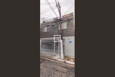 Casa para alugar com 100m², 2 quartos e 2 vagasFachada