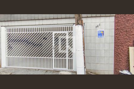 Casa para alugar com 100m², 2 quartos e 2 vagasFachada