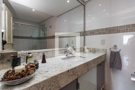 Casa à venda com 729m², 4 quartos e 6 vagasBanheiro da Suíte 1