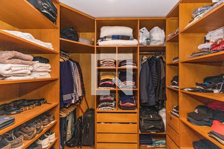 Casa à venda com 729m², 4 quartos e 6 vagasCloset da suíte 1