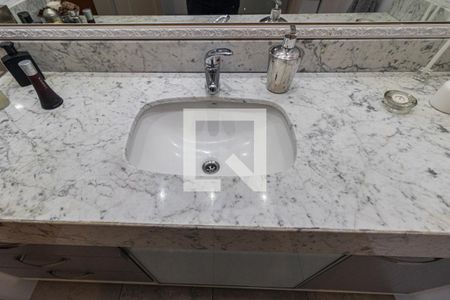 Casa à venda com 729m², 4 quartos e 6 vagasBanheiro da Suíte 1