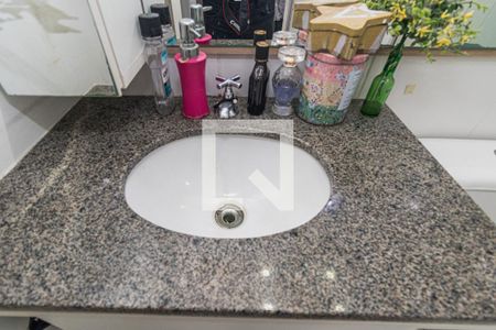 Banheiro da Suíte de apartamento para alugar com 2 quartos, 46m² em Rubem Berta, Porto Alegre