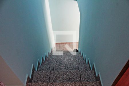 Casa à venda com 90m², 3 quartos e 2 vagasEscada