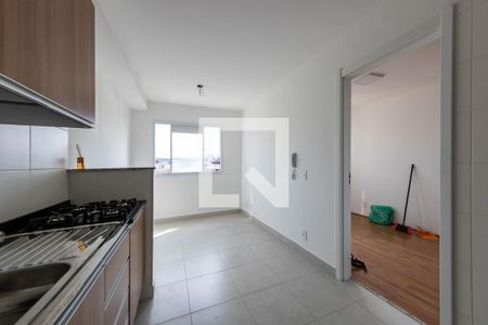 Sala / Cozinha de apartamento para alugar com 1 quarto, 28m² em Vila Ema, São Paulo