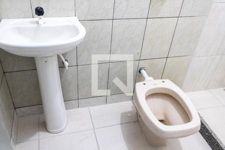 Banheiro de apartamento para alugar com 2 quartos, 53m² em Campo Grande, Rio de Janeiro