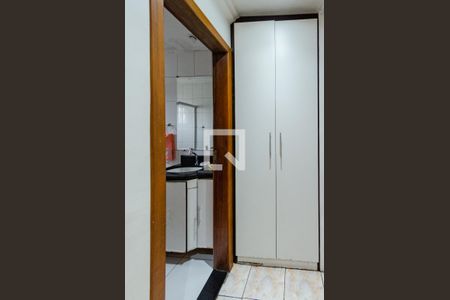 Banheiro de apartamento à venda com 2 quartos, 60m² em Nova Cintra, Belo Horizonte