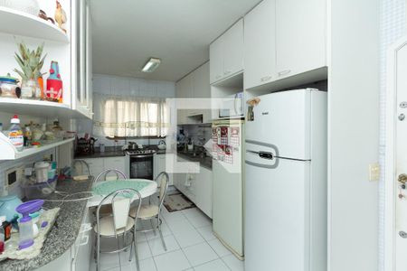 Apartamento à venda com 126m², 3 quartos e 2 vagas Apartamento à venda com 126m², 3 quartos e 2 vagasCozinha