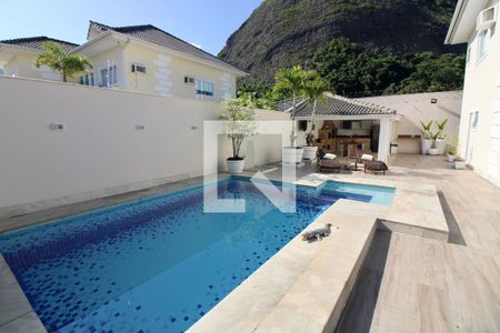 Casa à venda com 500m², 5 quartos e 3 vagasPiscina