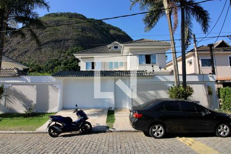 Casa à venda com 500m², 5 quartos e 3 vagasFachada