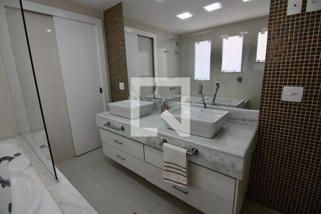 Casa à venda com 500m², 5 quartos e 3 vagasBanheiro da Suíte 3