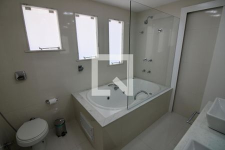 Casa à venda com 500m², 5 quartos e 3 vagasBanheiro da Suíte 3