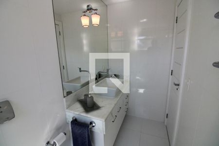 Casa à venda com 500m², 5 quartos e 3 vagasBanheiro da Suíte 2